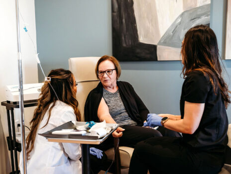 Lexi Yoo providing IV Therapy for a patient at Yoo Direct Health.